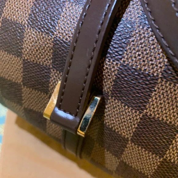 Authentic Louis Vuitton Papillon 26 in Damier - Picture 4 of 15